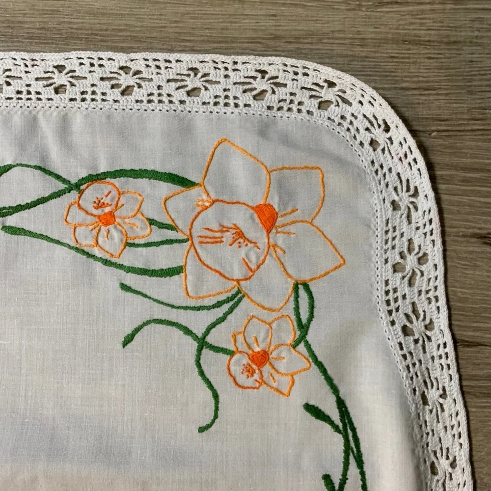 Vintage Hand Embroidered Table Runner Topper Floral‎ Daffodil Easter 43x17